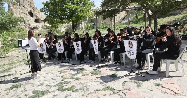 Nevşehir de lise öğrencilerinden müzik dinletisi etkinliği Nevşehir Haberleri