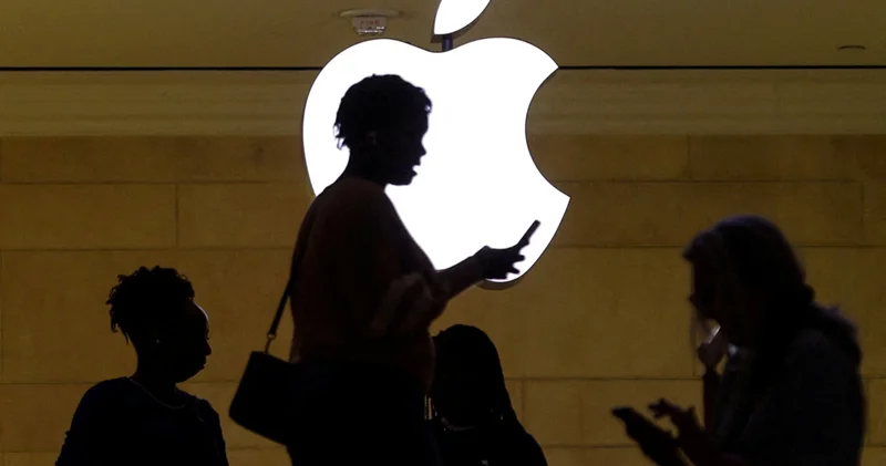 Trump tan Apple a tarife tehdidi: Hisseler çakıldı