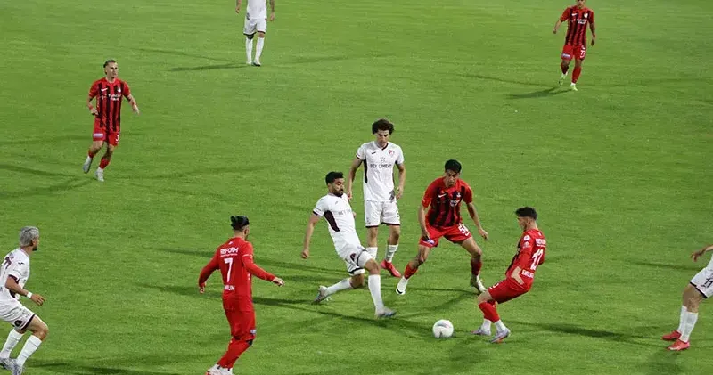 2’nci Lig Play Off yarı final maçında Vanspor, Çimentaş Elazığ Spor u 4 1 yendi
