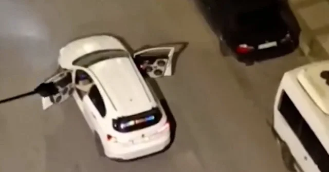 Bağcılar’da magandalar yeri göğü inleterek yüksek sesli müzik dinletti: Vatandaşlar duruma tepki gösterdi VİDEO İZLE