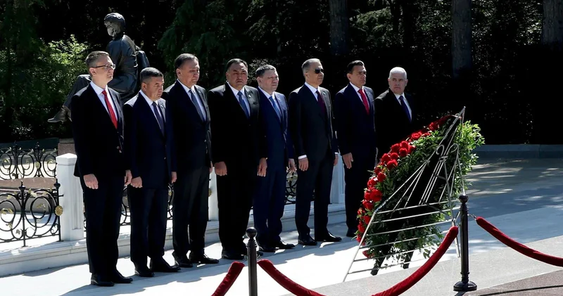 İçişleri Bakanı Yerlikaya, Haydar Aliyev’in mezarını ziyaret etti
