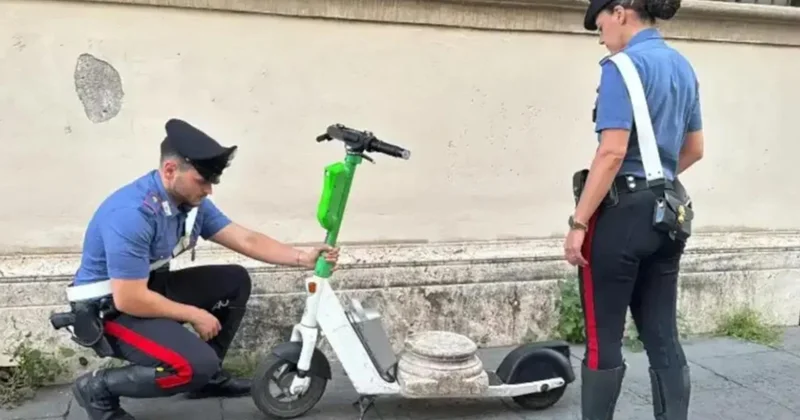 Alman turist, antik Roma eserini e scooter ile kaçırdı, İtalyan polisi kovaladı
