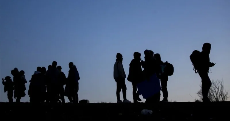 Antalya da 50 kaçak göçmen ve 9 göçmen kaçakçısı yakalandı