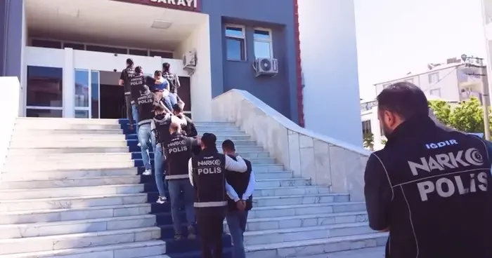 Iğdır da uyuşturucu ticareti yaptığı iddiasıyla 10 zanlı tutuklandı