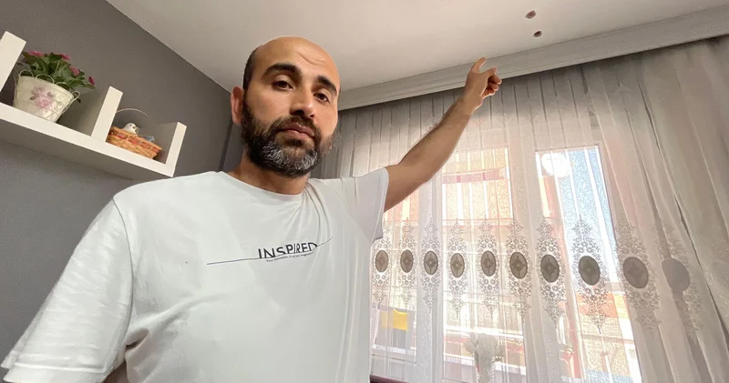 Üst katta oturan kardeşi evinin tavanını deldi!
