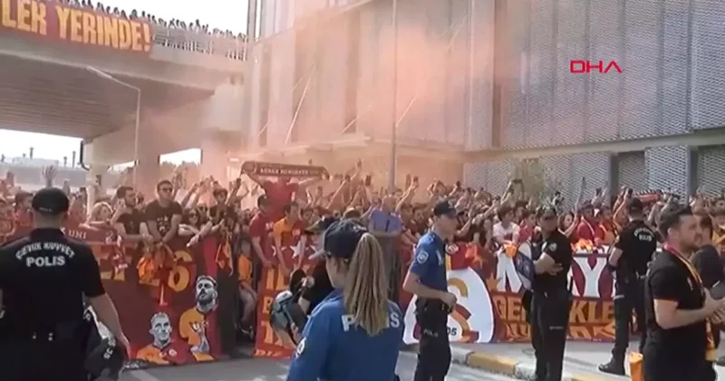 Galatasaray a İzmir de coşkulu karşılama