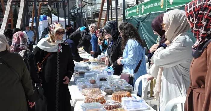 Kütahya da Gazze ye destek için Hayır Çarşısı kuruldu