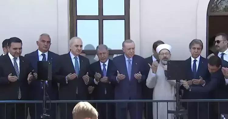 Gümrükçü İshak Ağa Camii açıldı... Cumhurbaşkanı Erdoğan: Bu ibadethanenin yapımında emeği geçen herkesi minnetle anıyorum