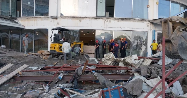 Antalya da 5 yıldızlı otel inşaatında teras çöktü Antalya Haberleri