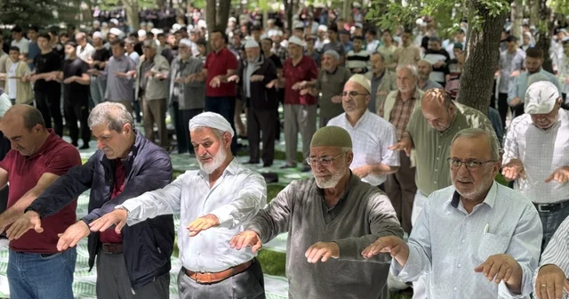 Konya da tarihi namazgahta yağmur duası yapıldı Konya Haberleri