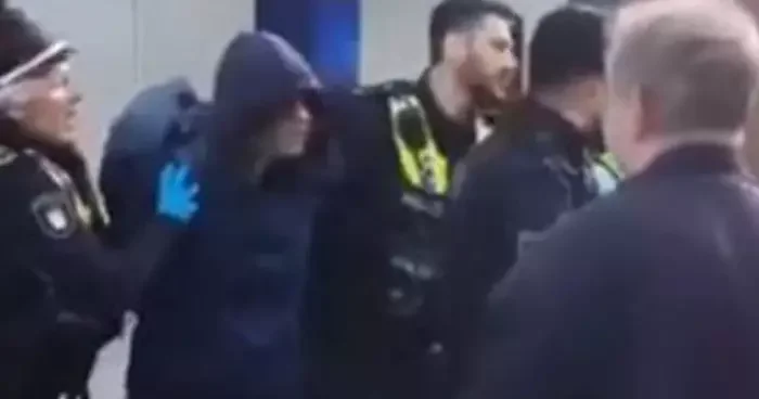 Almanya da bıçaklı saldırı! Yaralılar var, böyle gözaltına alındı