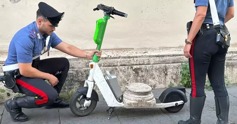 Alman turist elektrikli scooter ile tarihi eser kaçırırken yakalandı