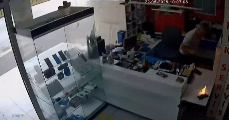 Adana da batarya bomba gibi patladı! O anlar kameraya yansıdı