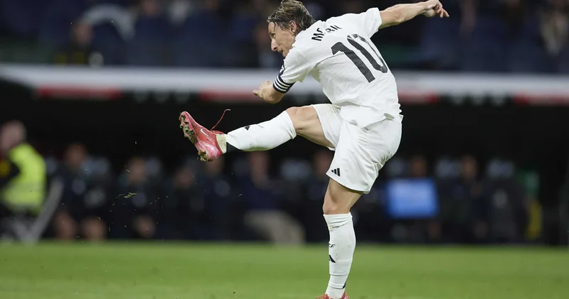 Real Madrid de Modric in 10 numaralı forması kimin olacak? Ağır favori