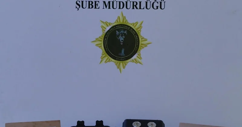 Aracın motoruna gizlenen uyuşturucu Çakır ın hassas burnundan kaçmadı