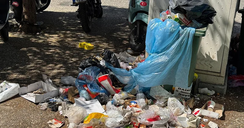 İzmir Buca da grev 6 gündür devam ediyor, çöp yığınları yükseliyor