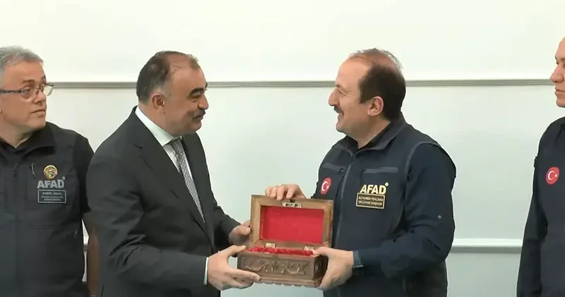 Azerbaycan dan AFAD personeline iş birliği rozeti