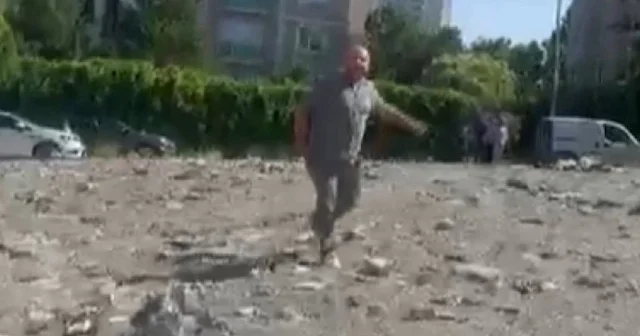 Esenyurt ta bir şahıs kendisine yol vermeyen aracı taşladı VİDEO İZLE