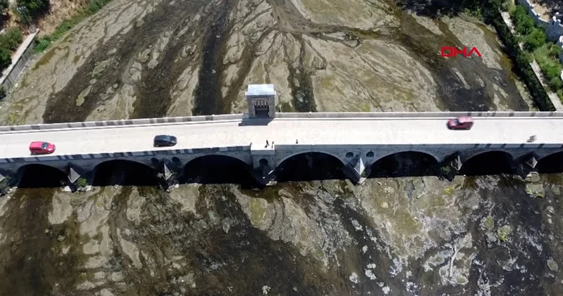 Tunca Nehri kuruyor; kum adacıkları ortaya çıktı