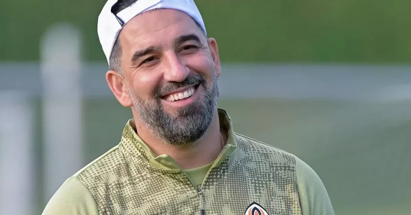 Anlaşmanın eli kulağında! Fenerbahçe nin yıldızı Arda Turan ın takımına gidiyor