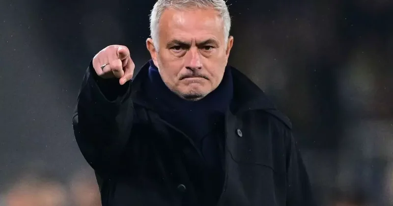 Mourinho devreye girdi! 3 yıldız isimle zoom üzerinden görüştü
