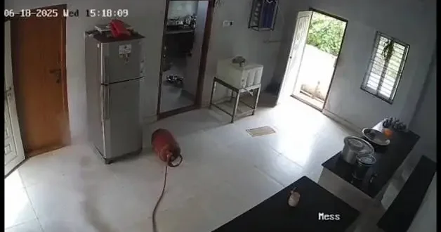 Ev bir anda alev topuna döndü! Gazın patladığı anlar böyle kaydedildi