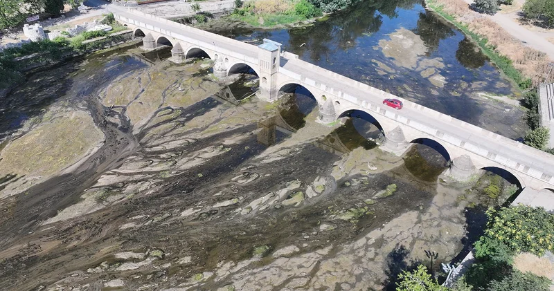 Tunca Nehri nin bazı bölümlerinde kuraklık nedeniyle su akışı durma noktasına geldi
