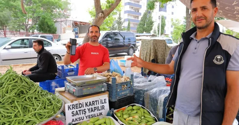 Pazarda, ister kartla ister karekodla ödeme