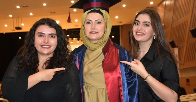 İki kanseri yendi, 49 yaşında üniversiteyi birincilikle bitirdi Sivas Haberleri