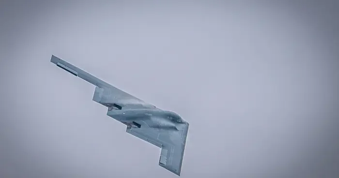 ABD den havalanıp İran ın nükleer tesislerini vurdular! B 2 bombardıman uçakları 36 saatlik aralıksız uçuşun ardından üslerine geri döndü