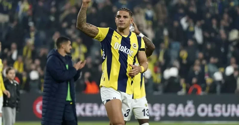 Fenerbahçe nin çuvalla para verip aldığı futbolcu saçını pembeye boyattı