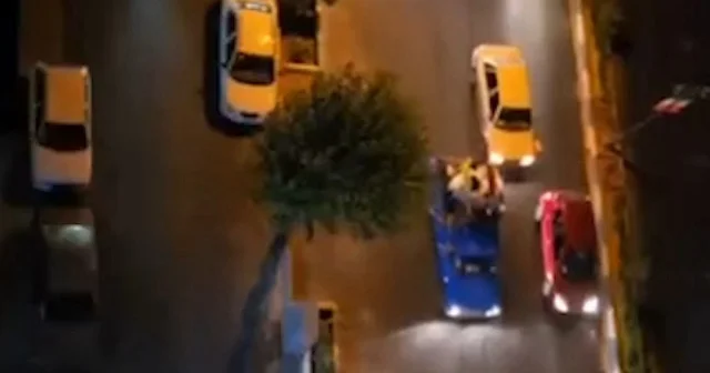 İran da halk sokaklara indi: ABD üslerine yapılan saldırı Tahran da coşkuyla kutlandı VİDEO İZLE