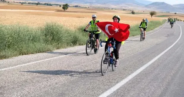 Konya haberleri Bisiklet tutkunları Konya Büyükşehir in oluşturduğu tarihi rotada pedal çevirdi 23 Haziran 2025