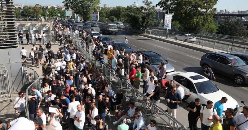 Fenerbahçe ye hücum ettiler: Binlerce kişi sıraya girdi