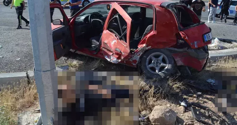YKS ye giderken kazada ölen anne son yolculuğuna uğurlandı, 2 oğlu yaşam mücadelesi veriyor