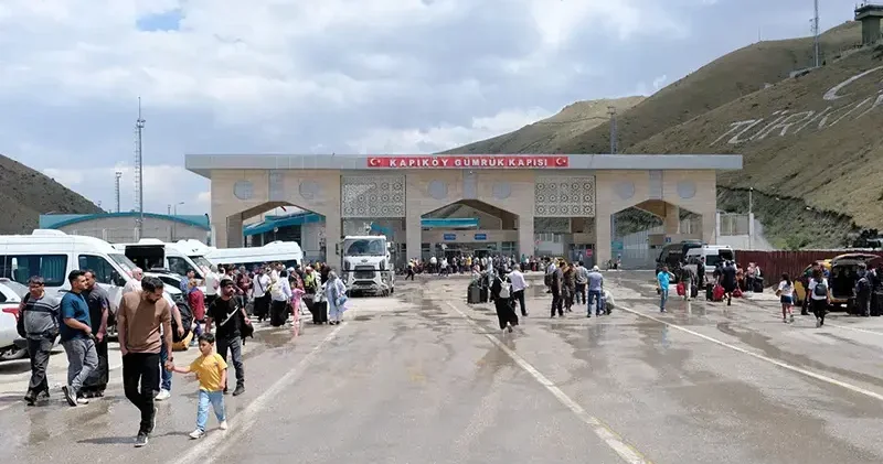 İran dan Van a gelen Kanada, Filipinler ve Tayland vatandaşları ülkelerine gidiyor