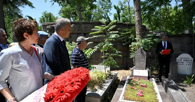 Köy Enstitülerinin mimarı İsmail Hakkı Tonguç, 65. ölüm yıl dönümünde mezarı başında anıldı Ankara Haberleri