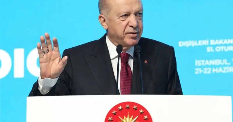 Cumhurbaşkanı Erdoğan, katıldığı programda gelen telefon sonrası salondan ayrıldı