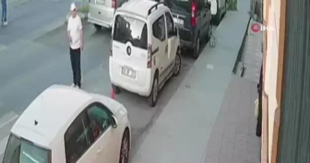 Arnavutköy’de çocuğa sopayla saldırdılar! O anlar kamerada...