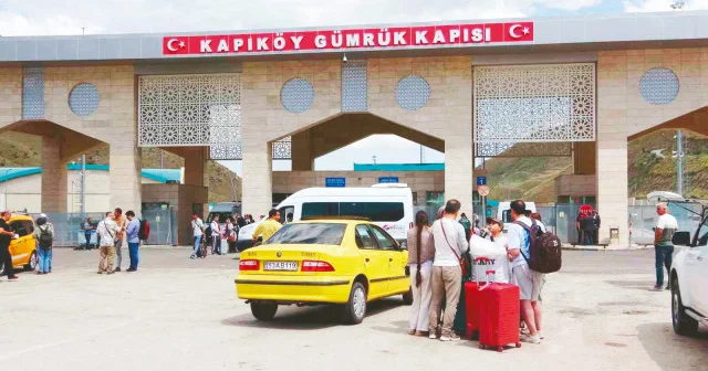 Füzeler altında tahliye: Türkler karayoluyla getiriliyor Ortadoğu Haberleri