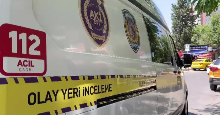 Marmaray da korkunç olay! Raylara atlayarak intihar etti...