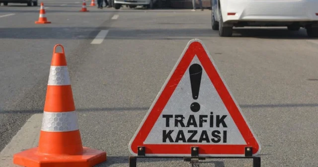 Gaziantep te tır ile işçi servisi çarpıştı: 8 yaralı Gaziantep Haberleri