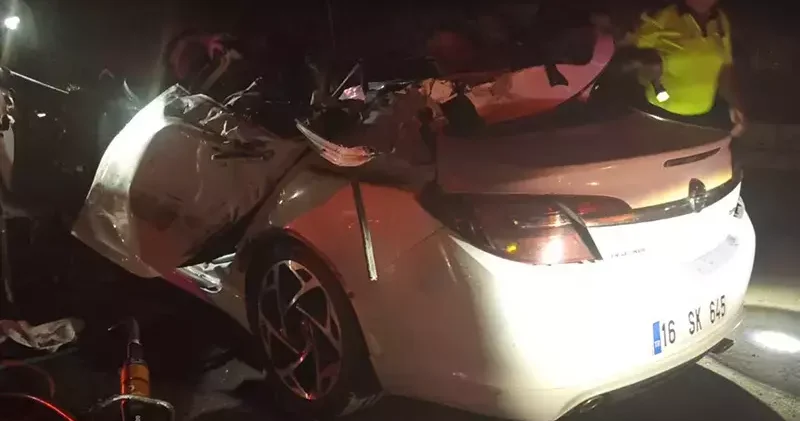 Bursa’da otomobil ile kamyon çarpıştı: Aynı aileden 3 ölü, 1 yaralı