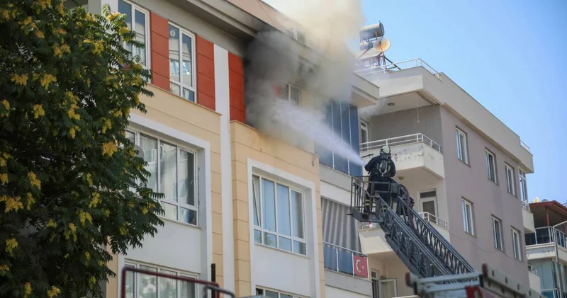 Yanan evdeki kedisini gören kadın baygınlık geçirdi