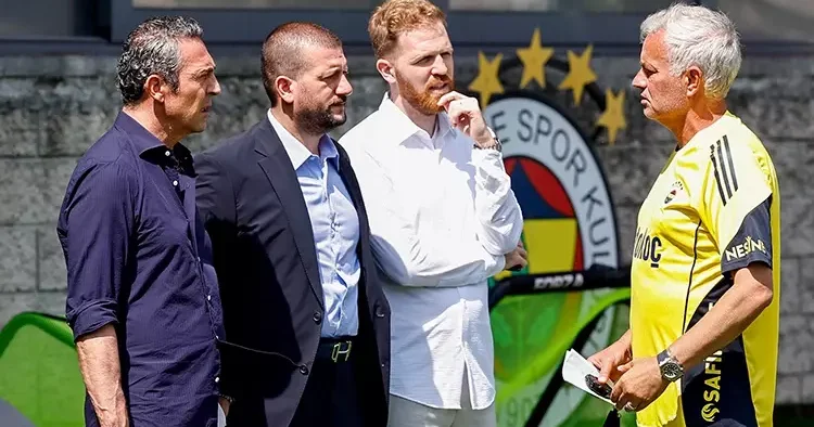 Fenerbahçe iki transferi birden bitiriyor! Yıldızlar imza için İstanbul a gelecek
