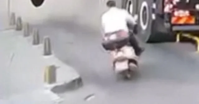 Beyoğlu nda vinç lastikleri bomba gibi patladı: O anlar kamerada VİDEO İZLE