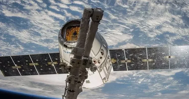 SpaceX, 2 uyduyu yörüngeye gönderdi
