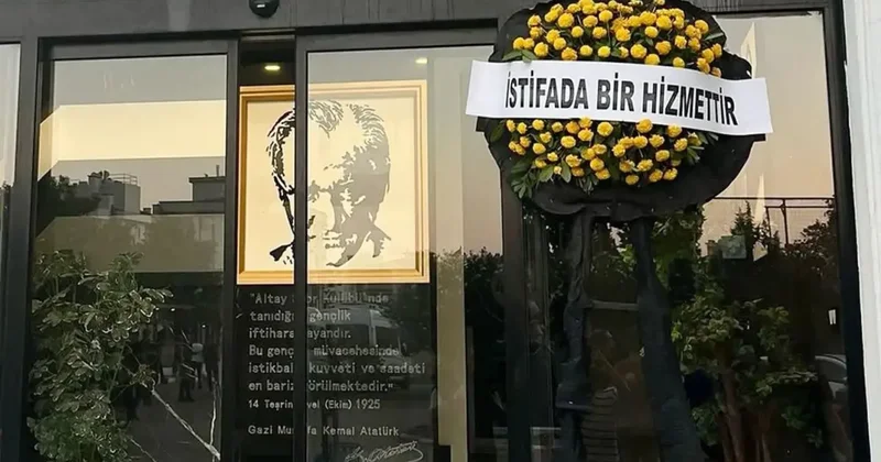Altay taraftarı, İstifada bir hizmettir diyerek tesislere siyah çelenk bıraktı