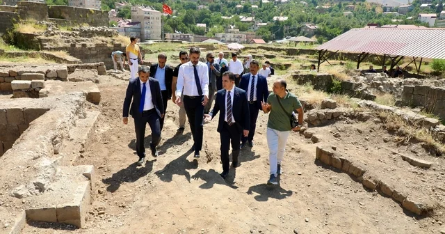 Vali Karakaya, Bitlis te kültürel mirasların değerlendirilmesine yönelik toplantıya katıldı Bitlis Haberleri