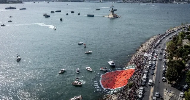 İstanbul Boğazı’ndan Gazze’ye selam VİDEO İZLE